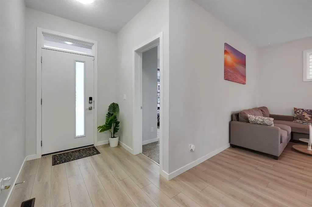 32 SETON Row SE — photo 3