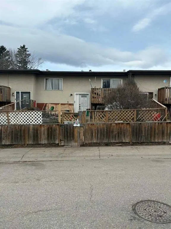 716B Raynard Crescent SE — photo 3