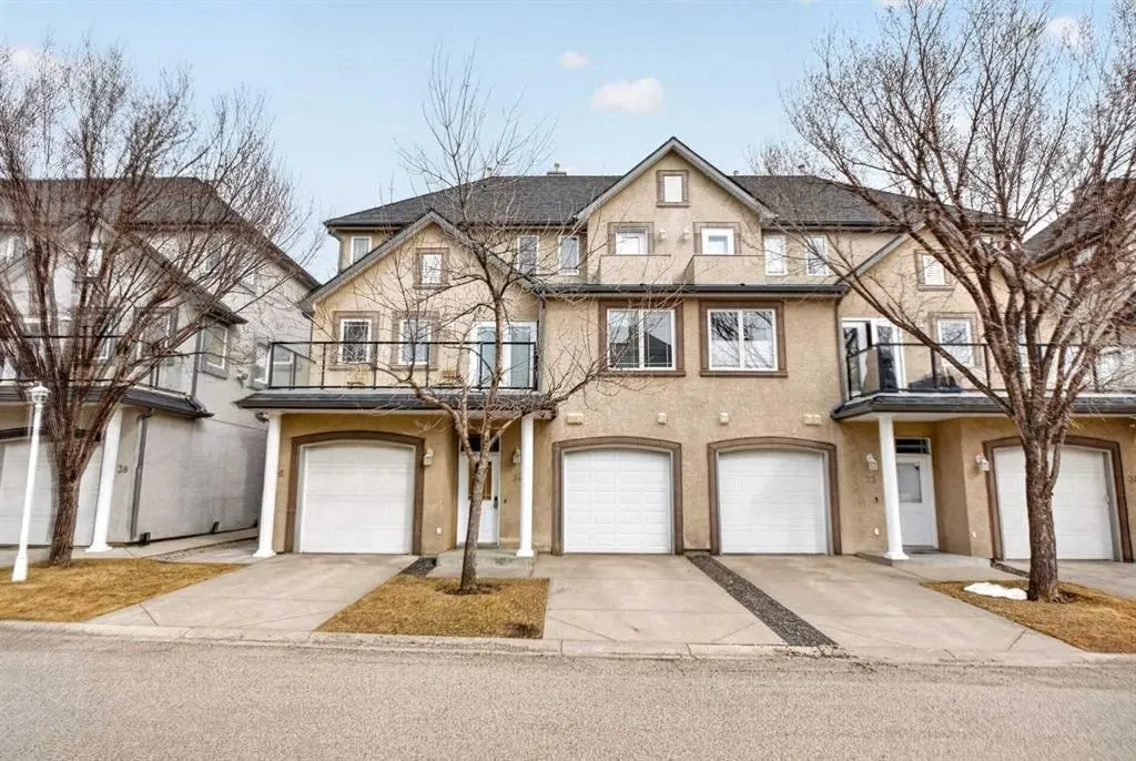 34 Simcoe Place SW — photo 3