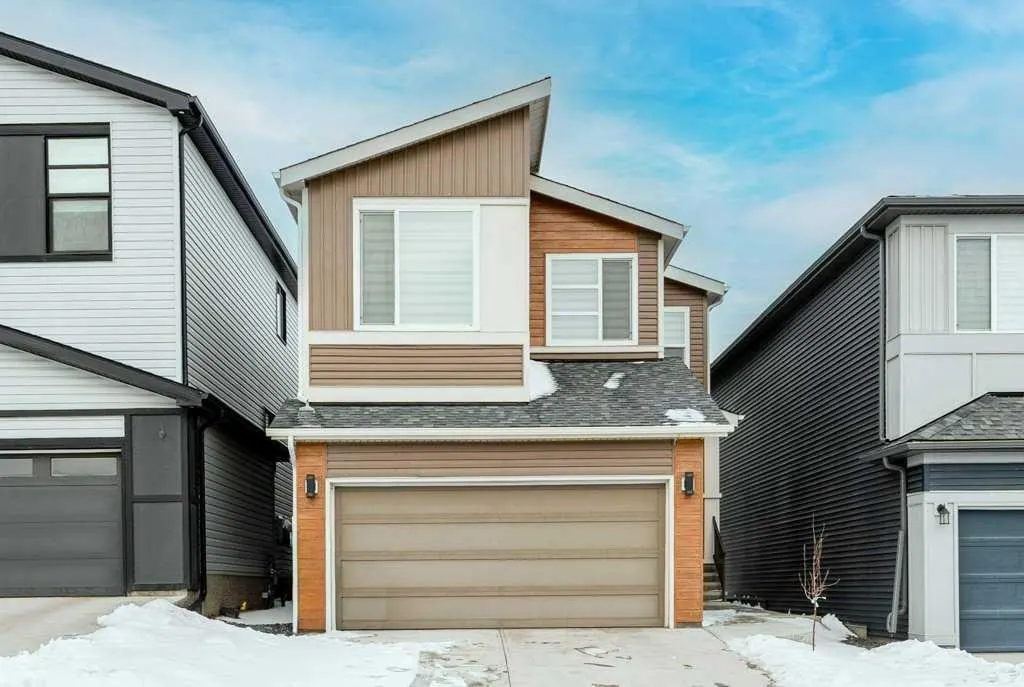 13 Calhoun Crescent NE — photo 1