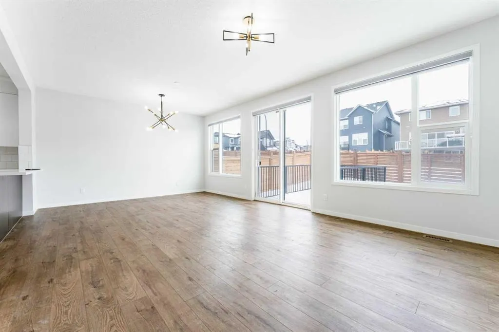 13 Calhoun Crescent NE — photo 3
