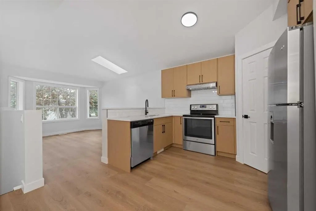 207 coral springs Circle NE — photo 2