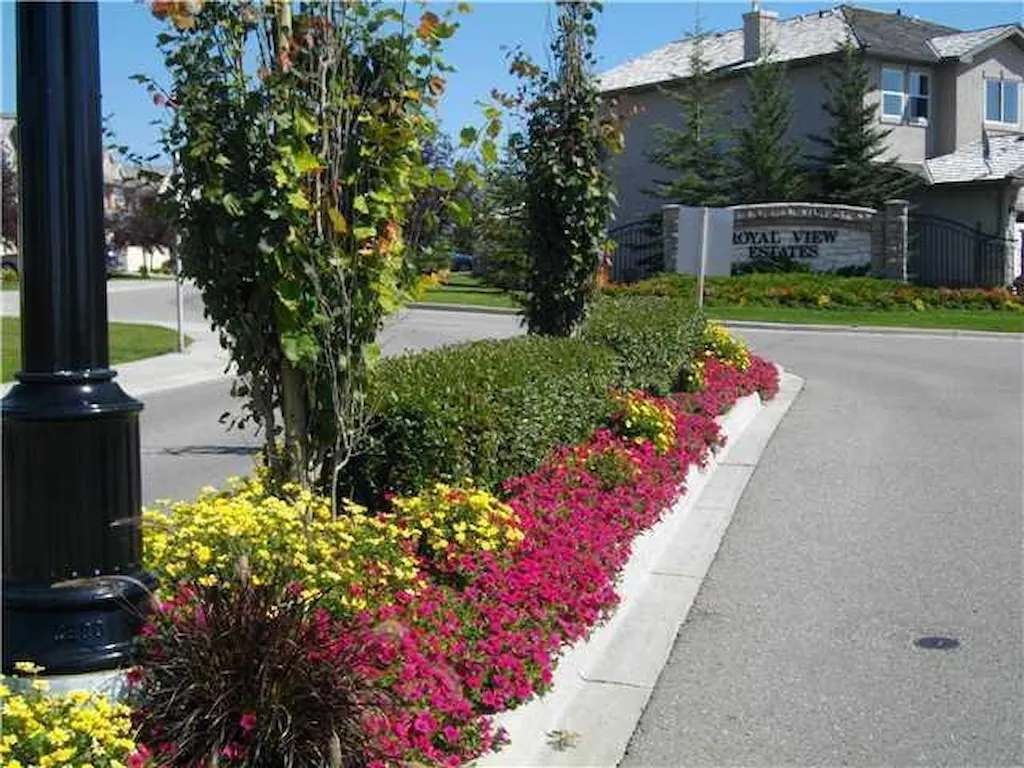 42 Royal Crest Point NW — photo 2