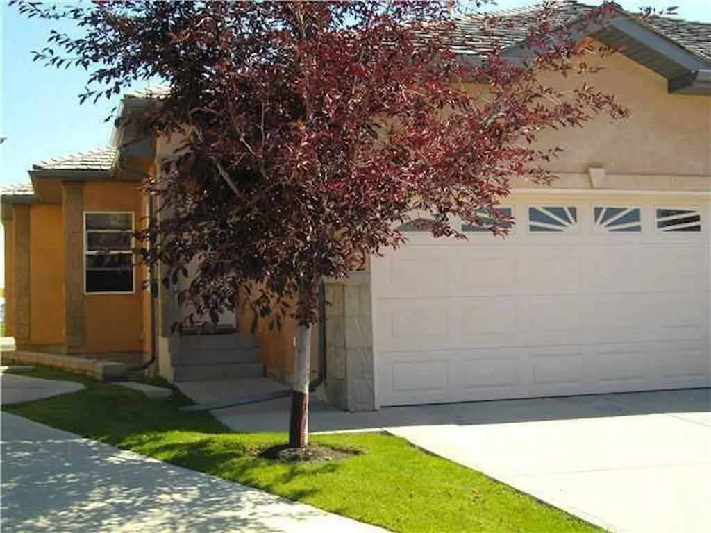 42 Royal Crest Point NW — photo 3
