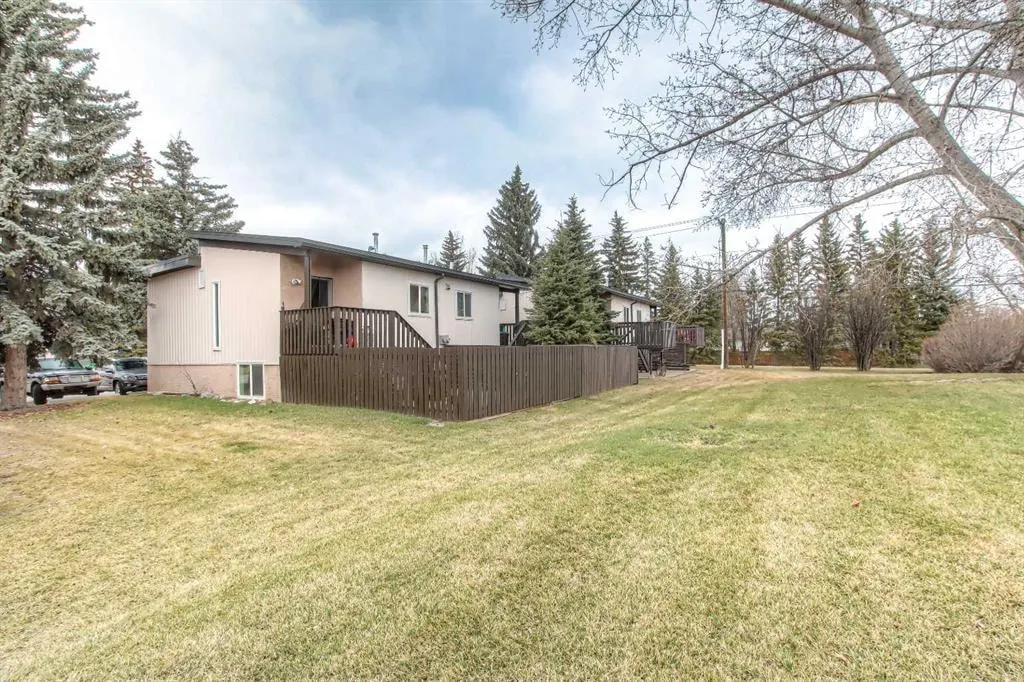 172 Oaktree Lane SW — photo 3