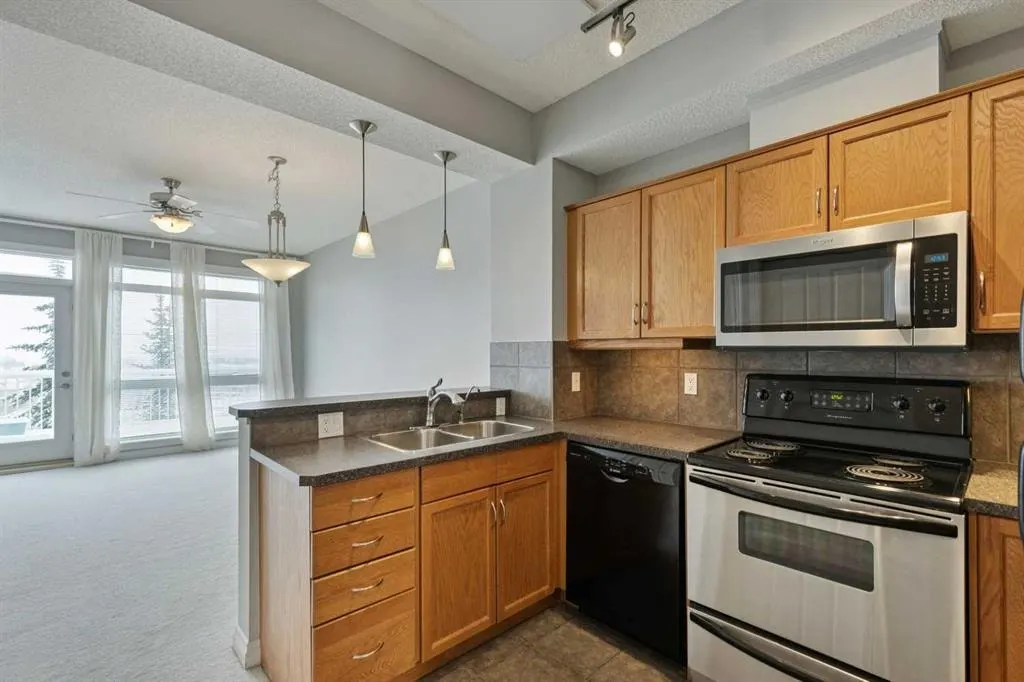 133 Rockyledge View NW #14 — photo 1