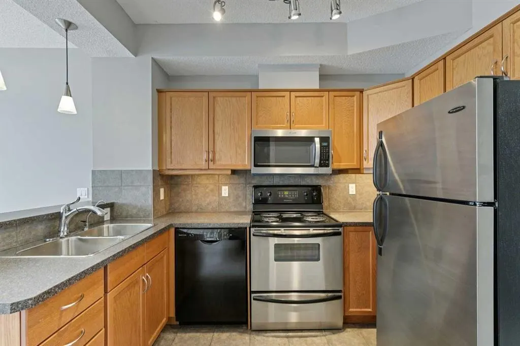 133 Rockyledge View NW #14 — photo 2