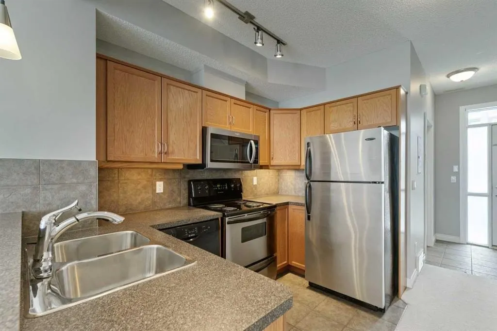 133 Rockyledge View NW #14 — photo 3