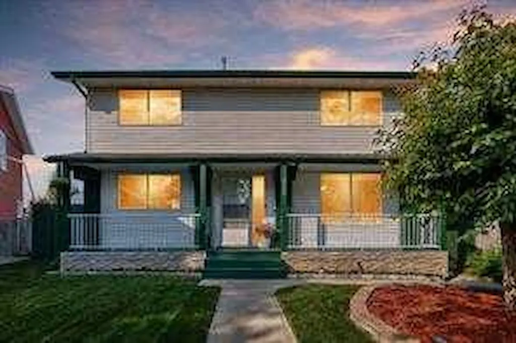 420 Whitehorn Place NE — photo 2