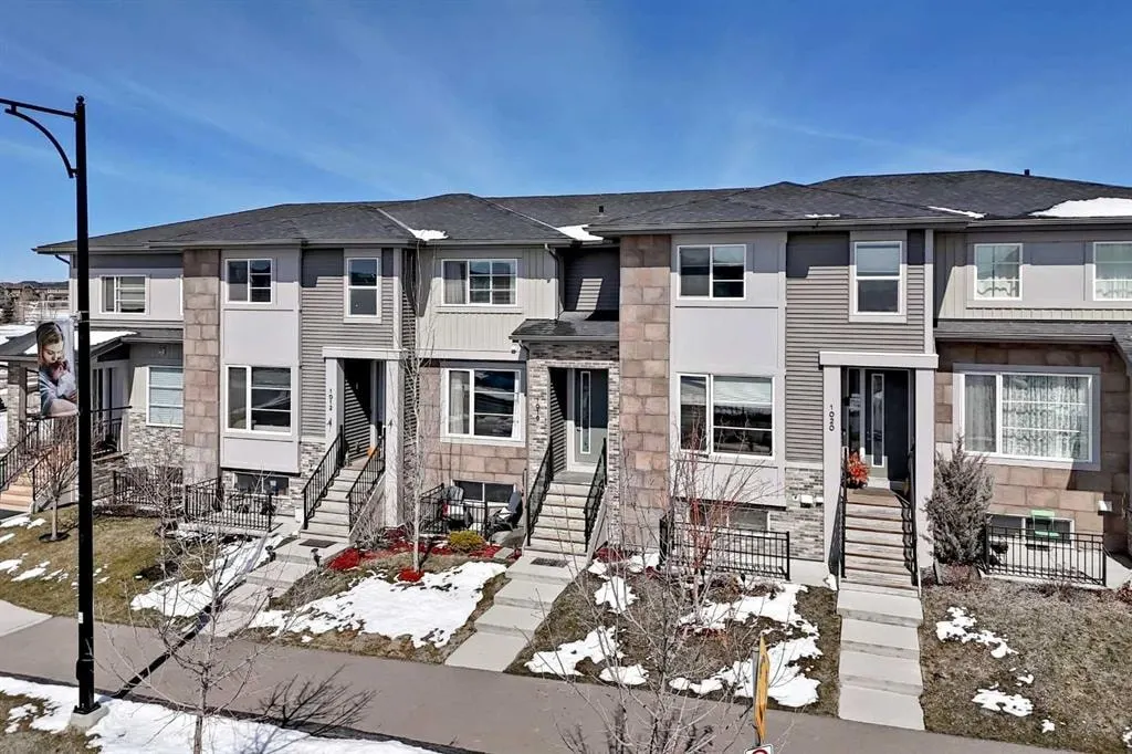 1016 Lanark Boulevard SE — photo 2