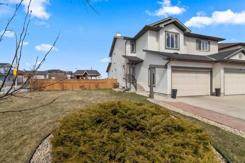 10 Taralea Bay NE — photo 2