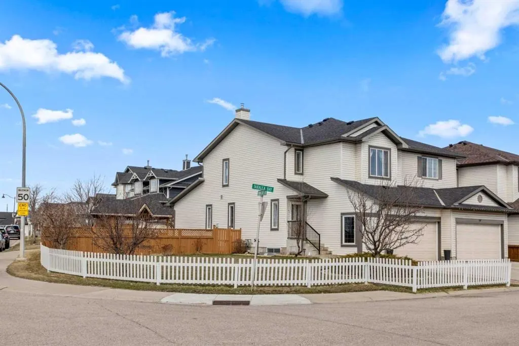10 Taralea Bay NE — photo 3
