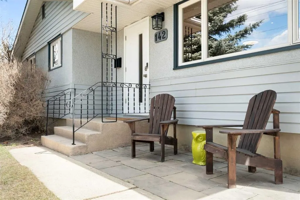 142 Winston Drive SW — photo 2