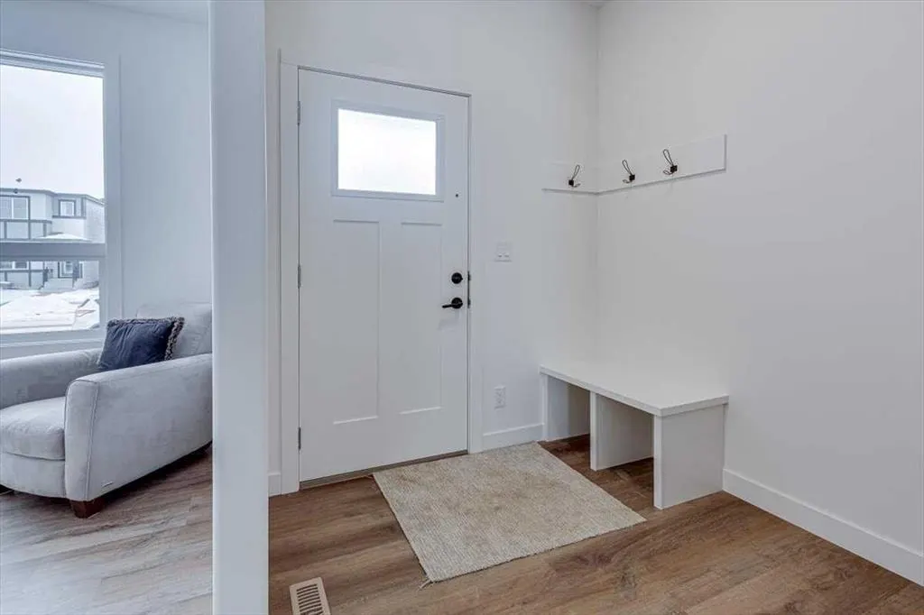 44 Lavelle Close — photo 2