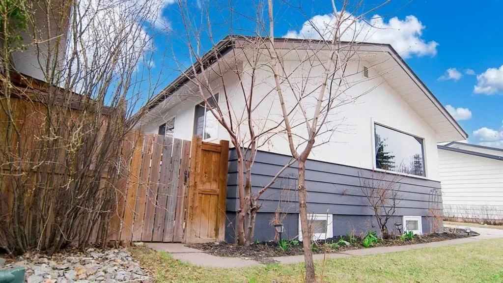 15 Hamlet Road SW — photo 2