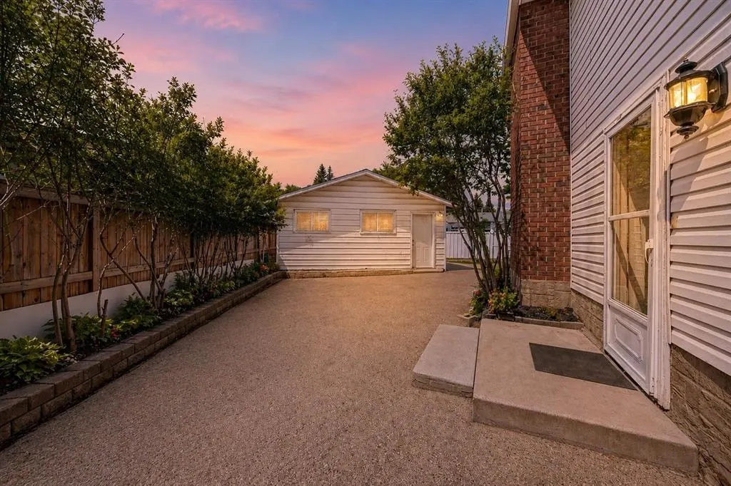 204 Whiteview Close NE — photo 3