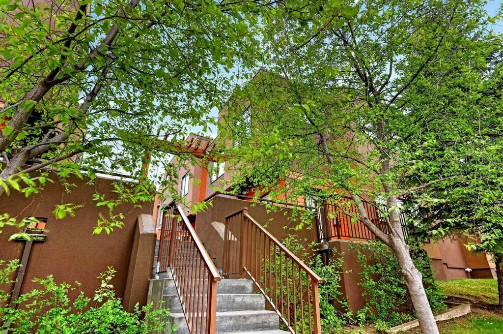 1717 27 Avenue SW #10 — photo 3
