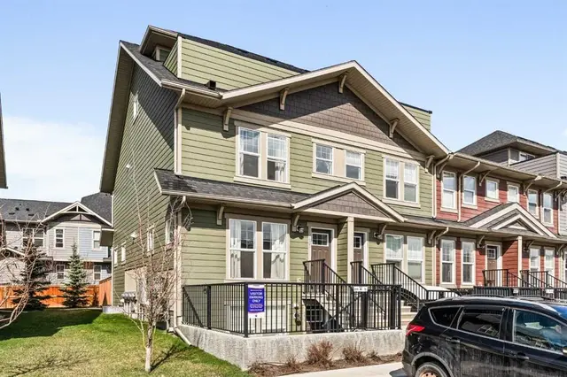 463 Cranbrook Square SE