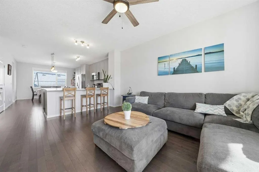 183 Savanna Parade NE — photo 2