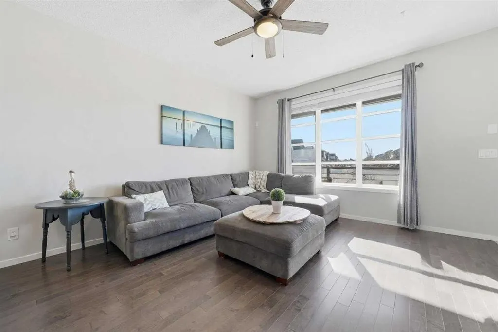 183 Savanna Parade NE — photo 3