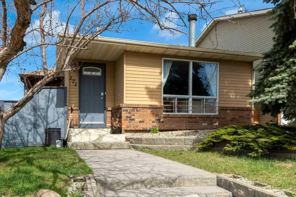 171 Erin Mount Place SE — photo 1