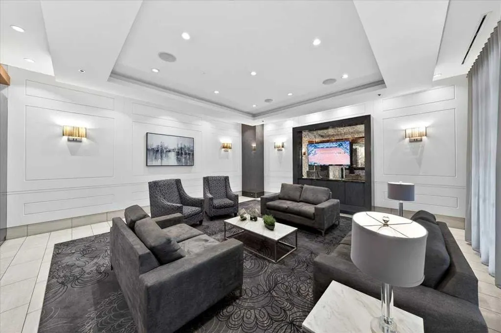 930 6 Avenue SW #1206 — photo 2