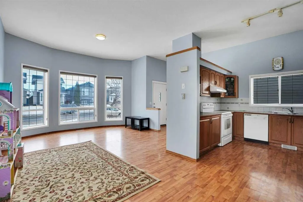 193 Martindale Drive NE — photo 3