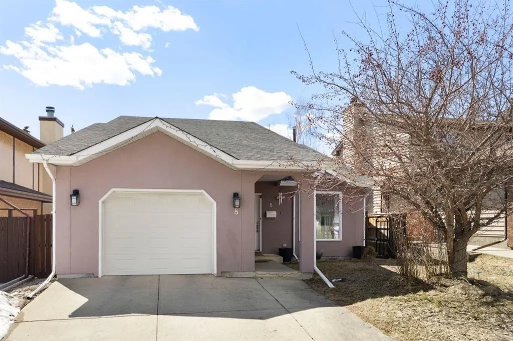 8 Hawkfield Crescent NW — photo 2