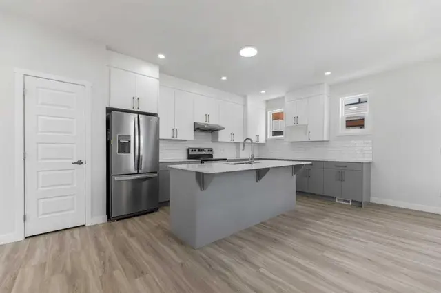 90 Corner Meadows Manor NE #803
