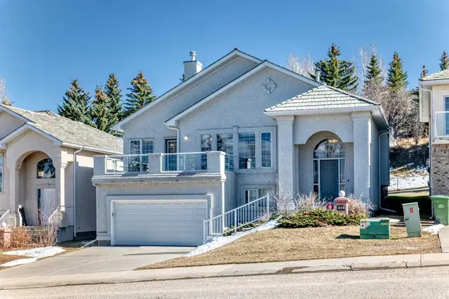 92 Hamptons Drive NW