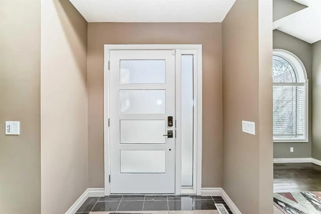 291 EAST CHESTERMERE Drive — photo 3