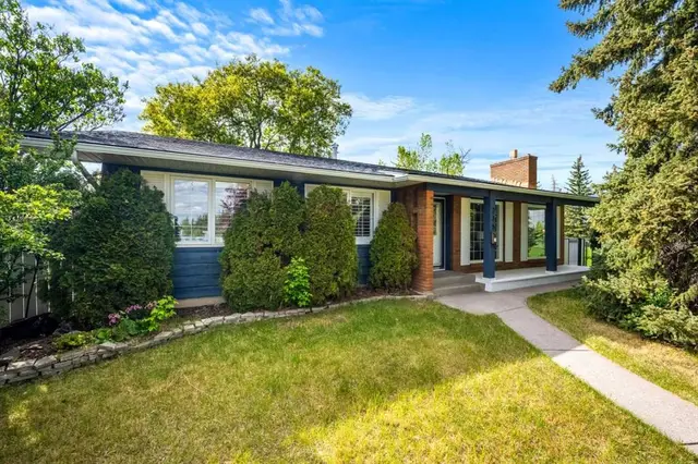 235 Lake Rosen Crescent SE