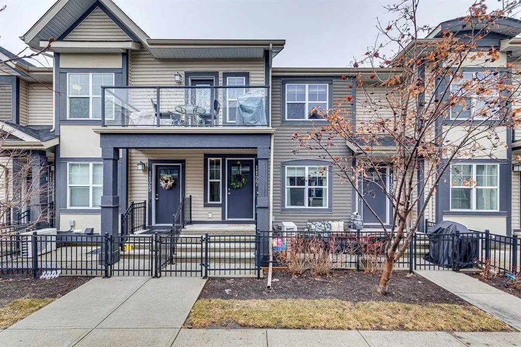 1127 McKenzie Towne Row SE — photo 1