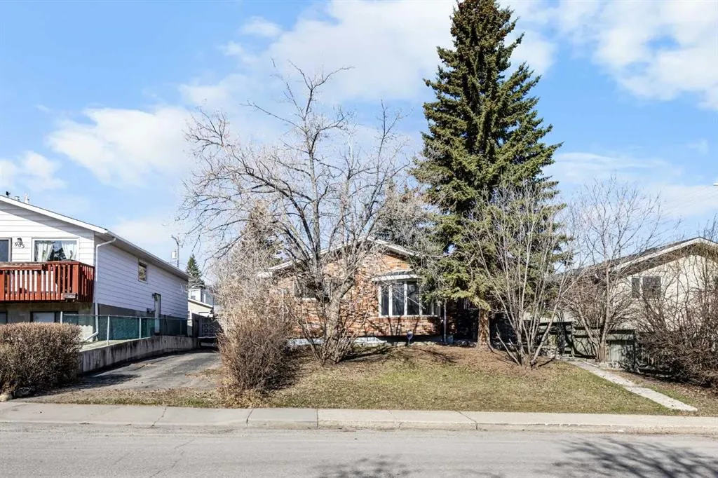903 40 Street SW — photo 1