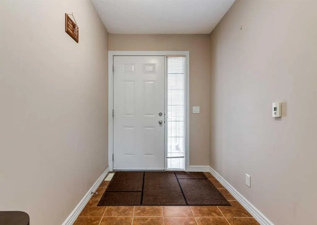 12 Royal Oak Lane NW — photo 3