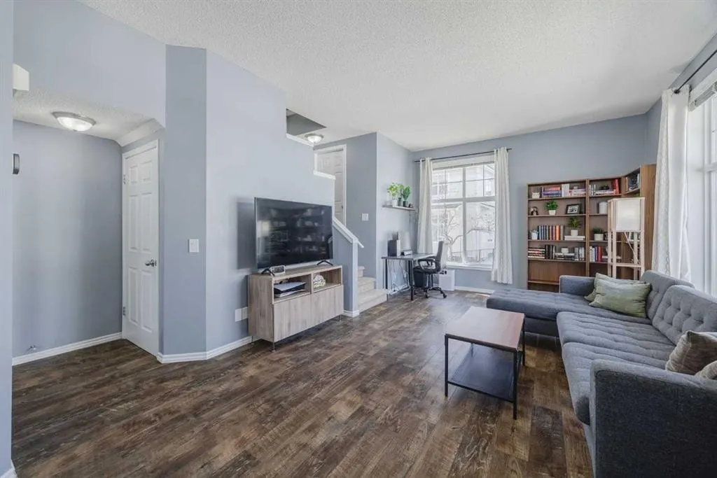 322 Mckenzie Towne Link SE — photo 3