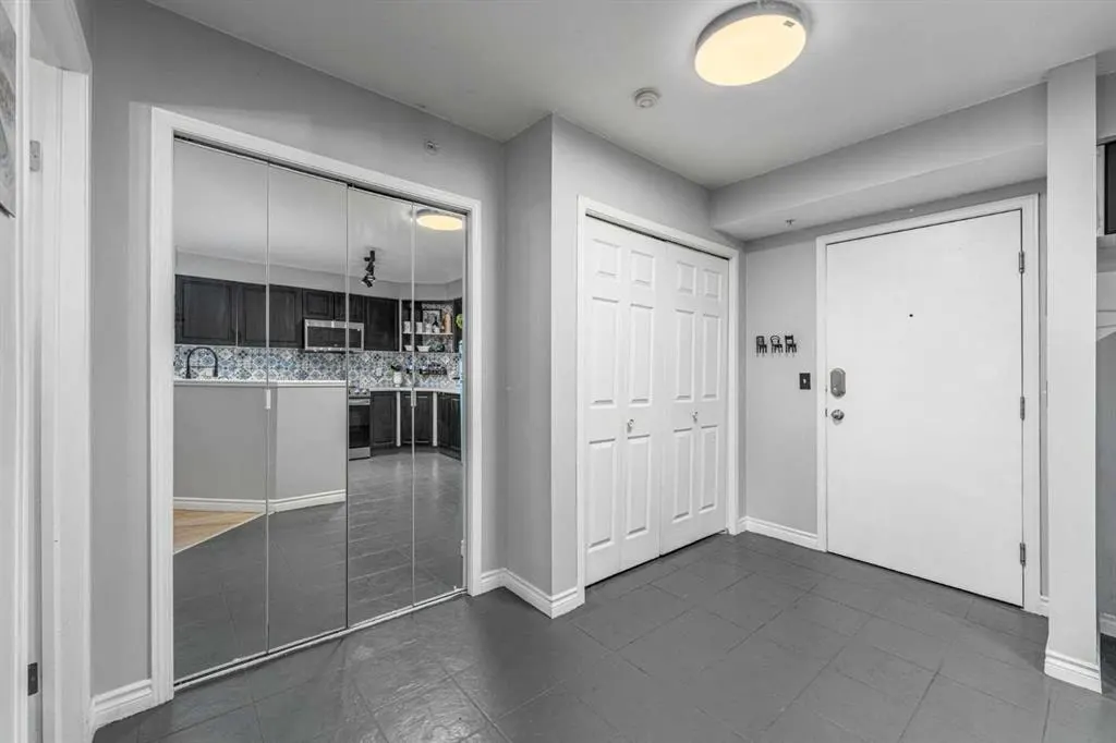 1121 6 Avenue SW #1004 — photo 3