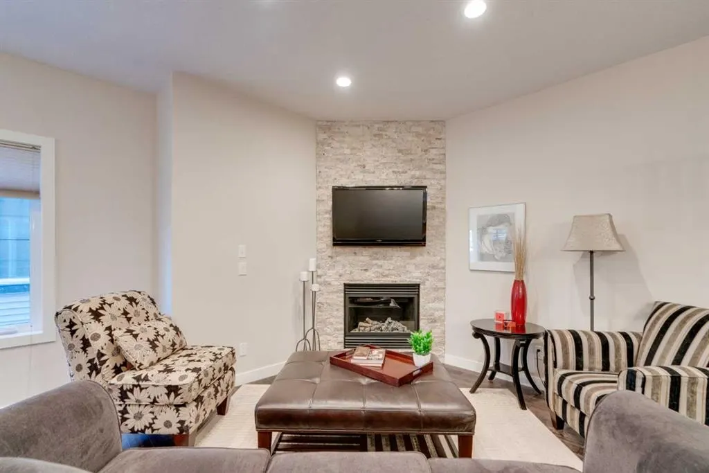 309 15 Avenue NE #2 — photo 2