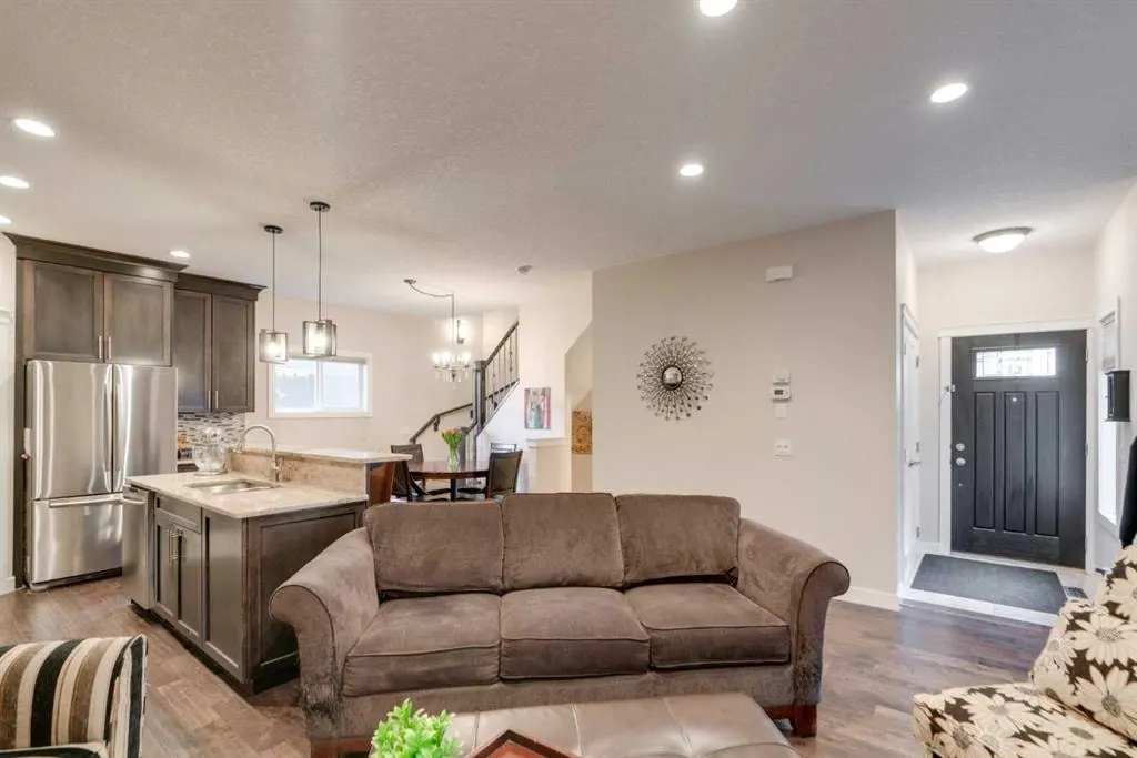 309 15 Avenue NE #2 — photo 3