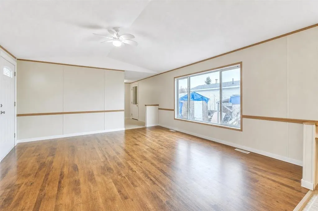 863 Brentwood Crescent — photo 3