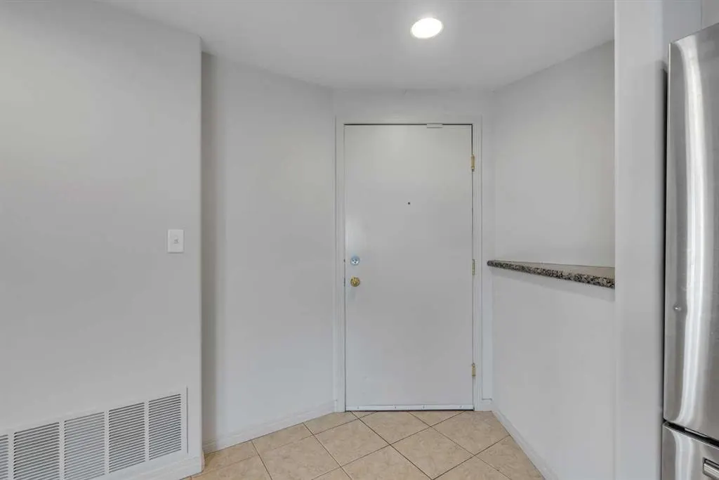 683 10 Street SW #2003 — photo 3
