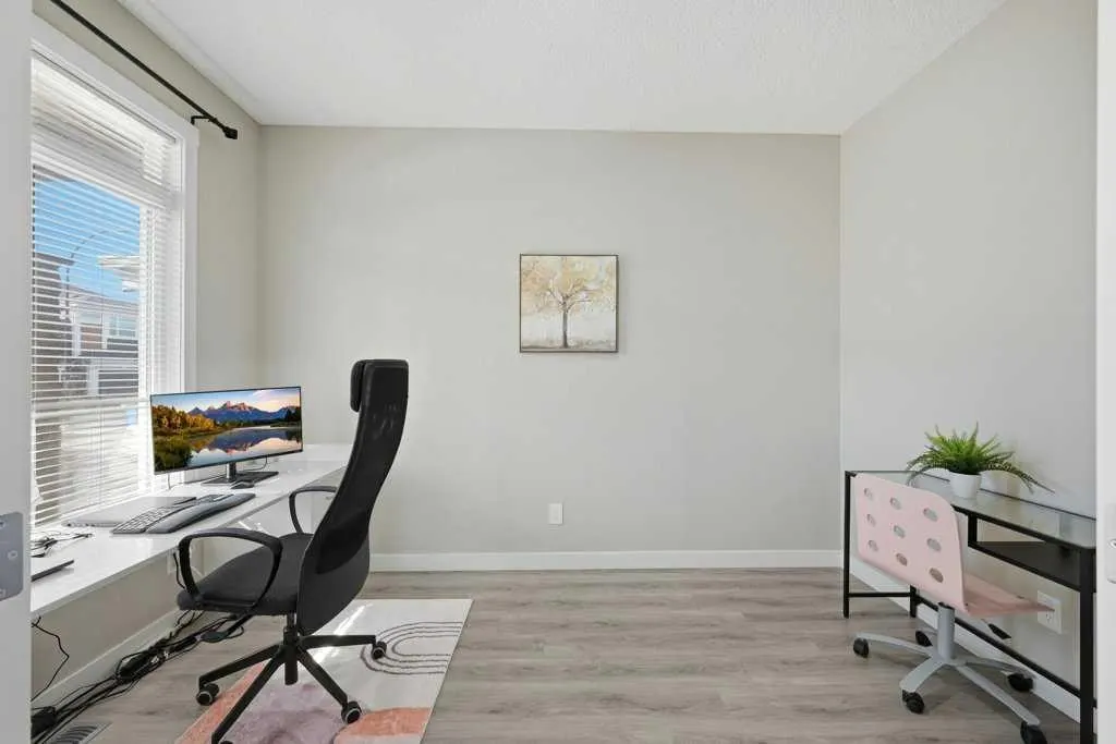 75 Howse Crescent NE — photo 3