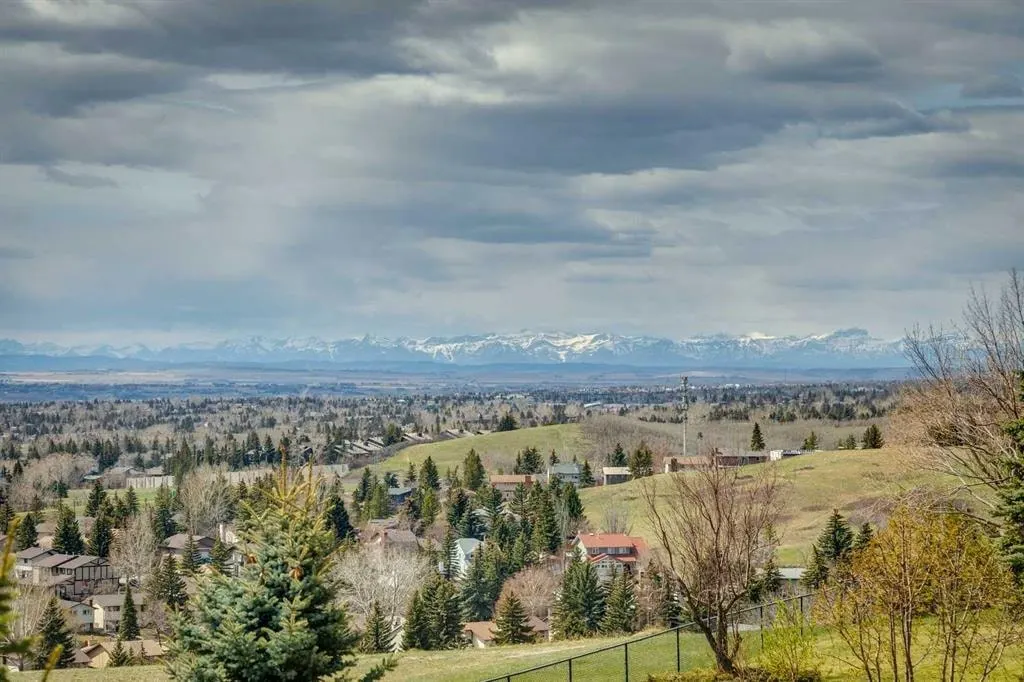 55 Edenstone View NW — photo 2