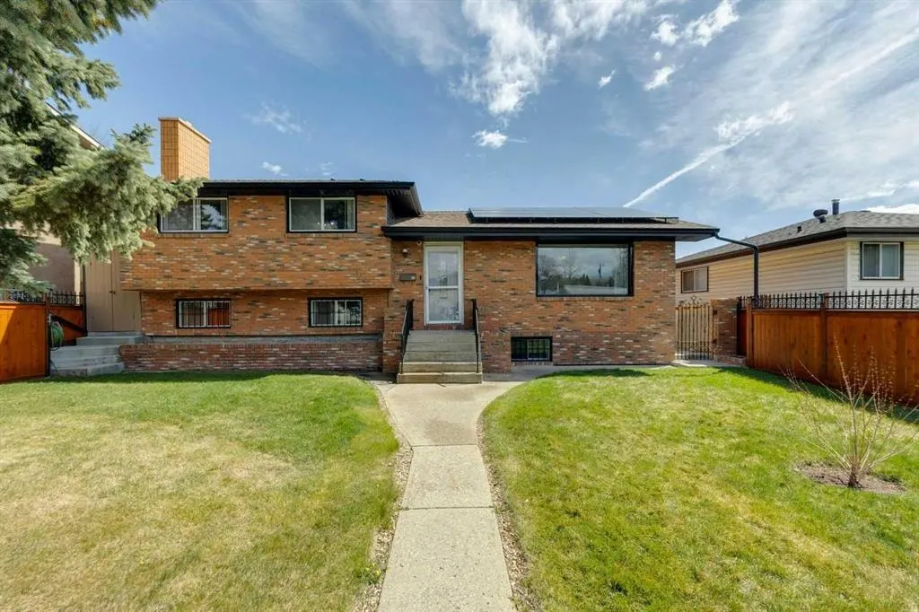 12 Huntwick Way NE — photo 1