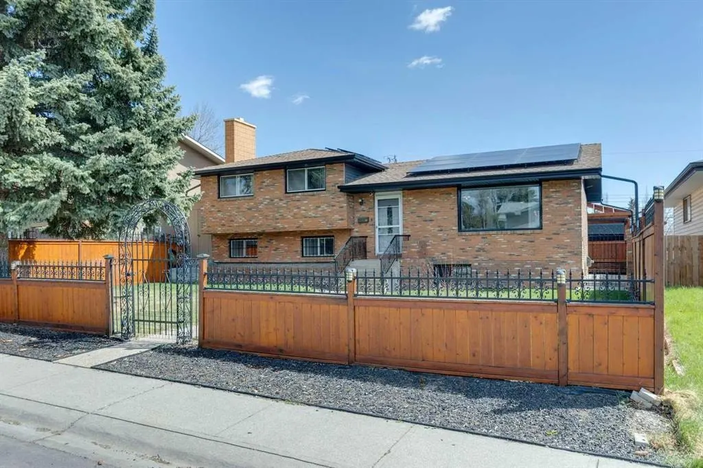 12 Huntwick Way NE — photo 2