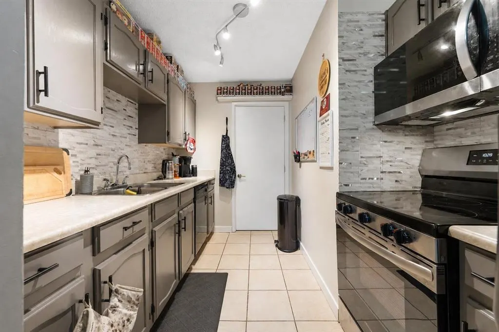 3911 1 Street NE #10 — photo 3