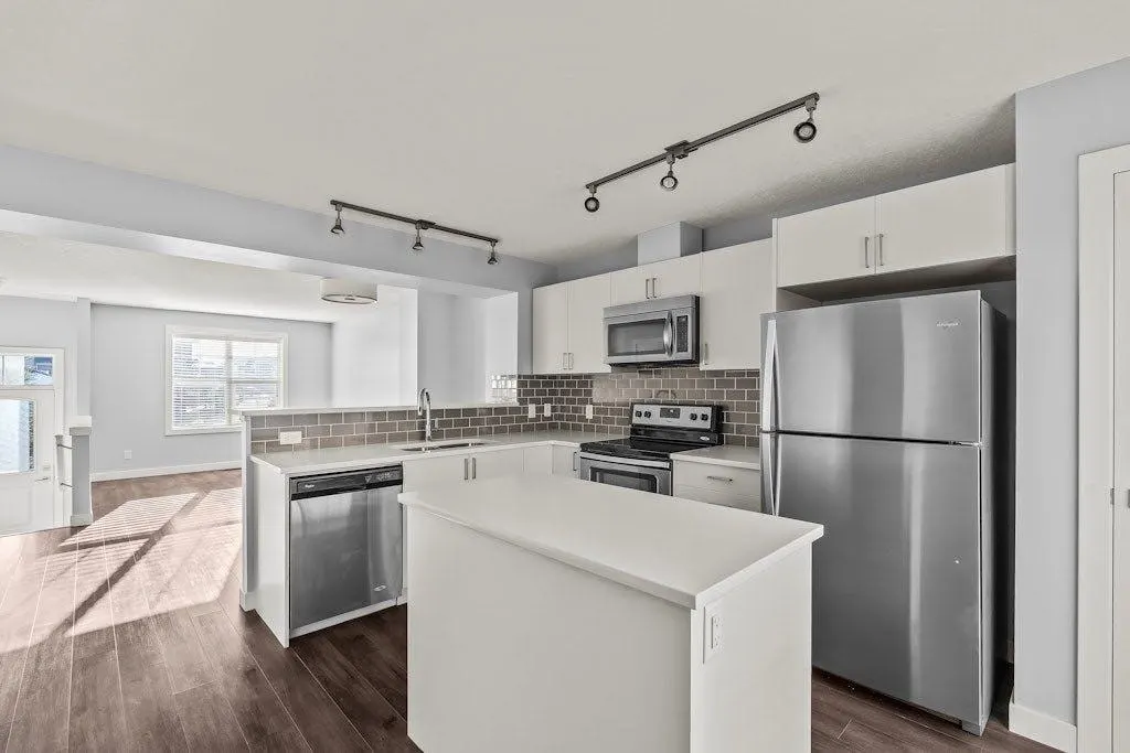 4 Evanscrest Gardens NW — photo 1