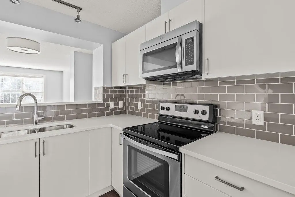 4 Evanscrest Gardens NW — photo 3