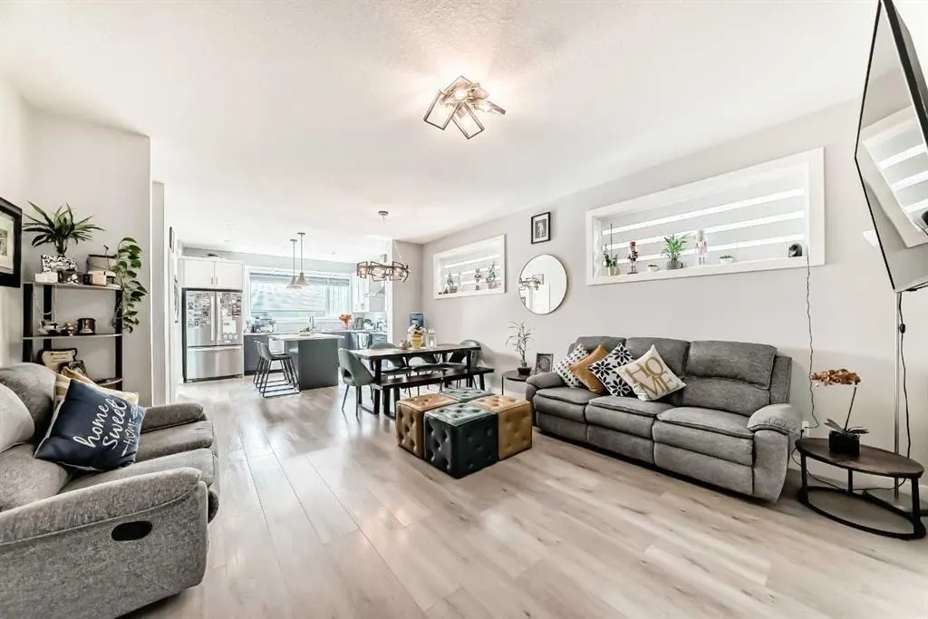 15053 37 Street SW — photo 3
