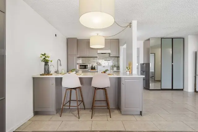 221 6 Avenue SE #1406